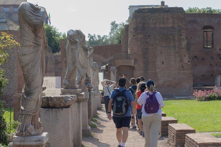 Colosseum and Roman Forum Guided tour: Treasure hunt for Kids image 3