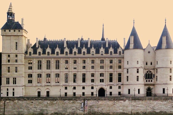 Sainte-Chapelle & Conciergerie Entry Tour image 5